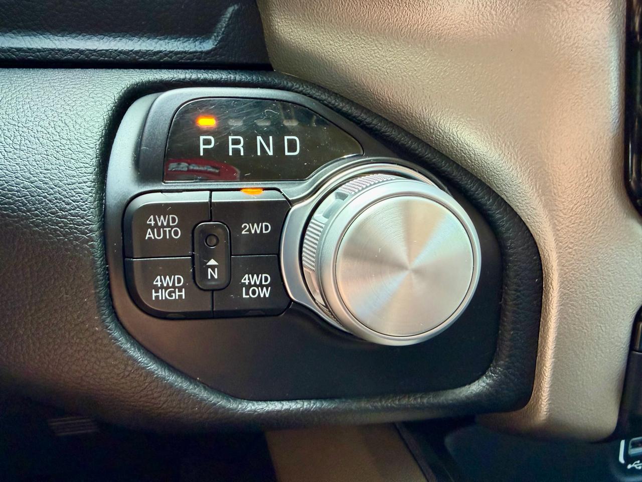 RAM 1500 Laramie 4x4 Crew Cab 5'7" Box 2020