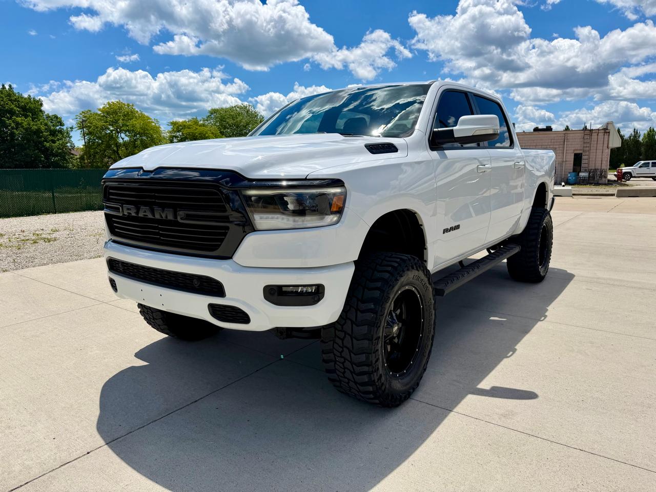 RAM 1500 Big Horn 4x4 Crew Cab 5'7" Box 2020