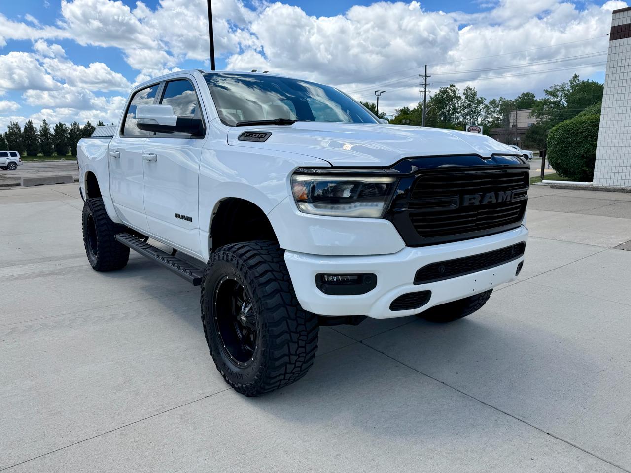 RAM 1500 Big Horn 4x4 Crew Cab 5'7" Box 2020