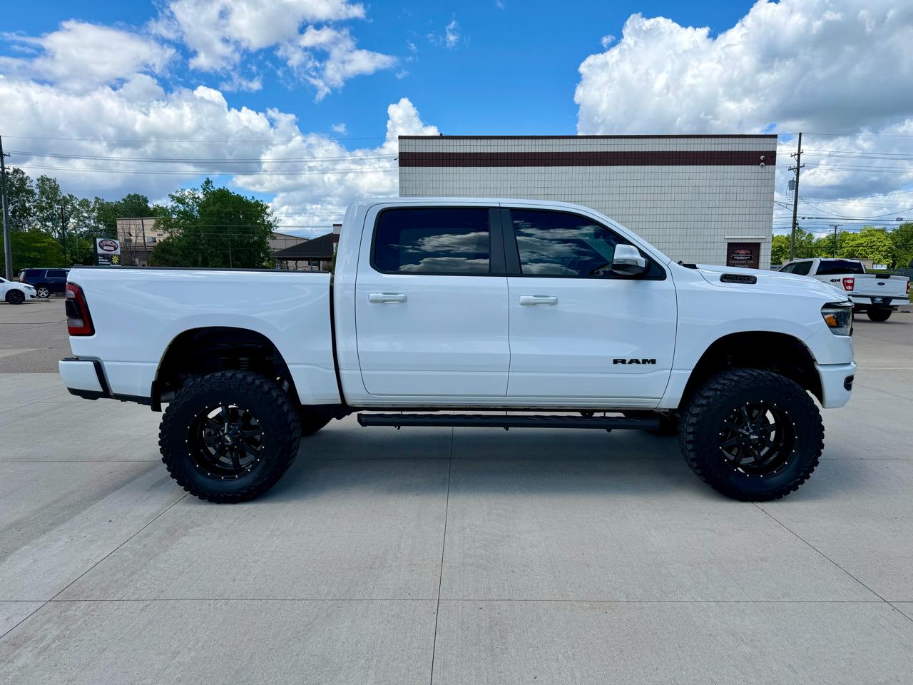 RAM 1500 Big Horn 4x4 Crew Cab 5'7" Box 2020