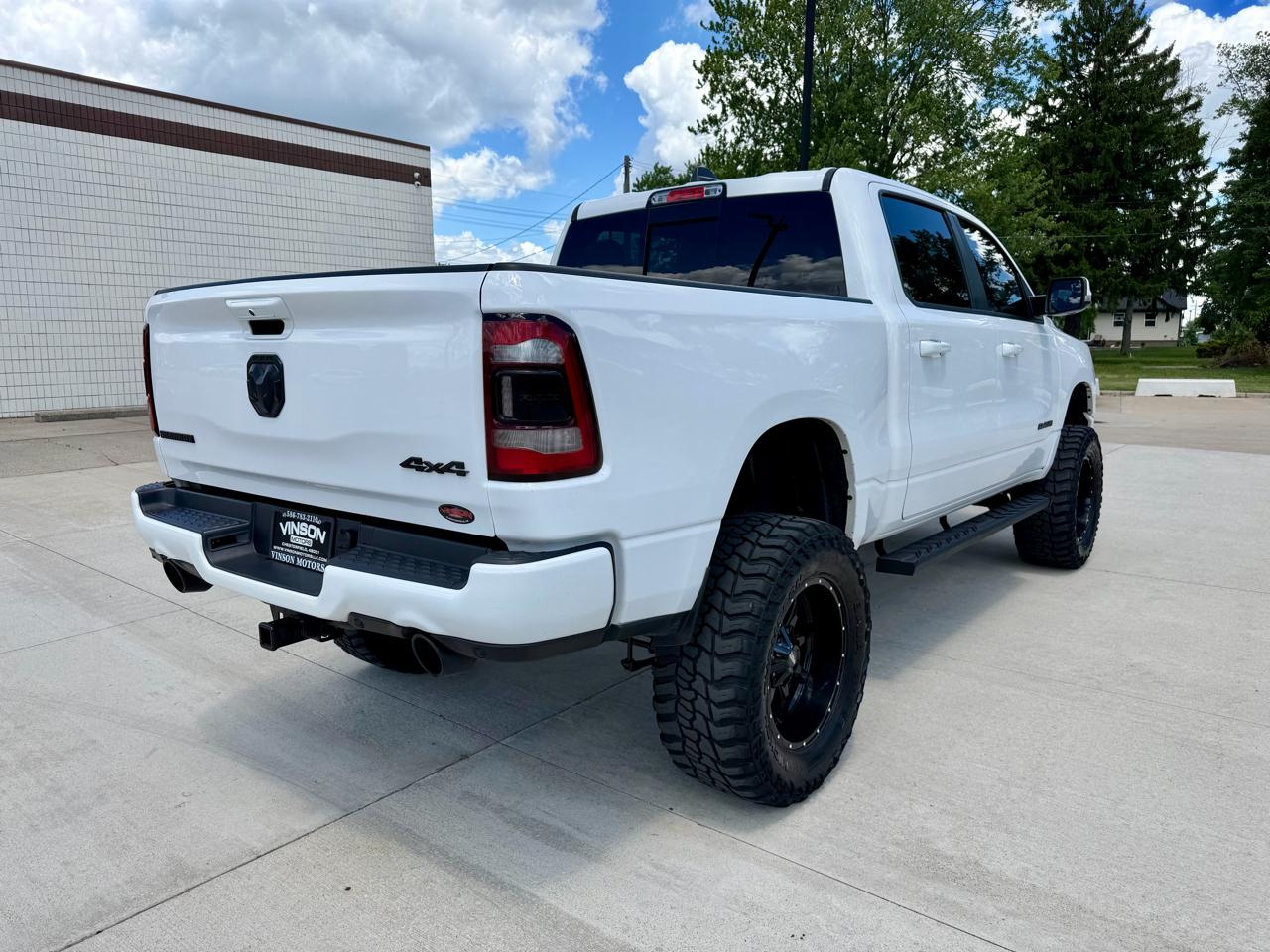 RAM 1500 Big Horn 4x4 Crew Cab 5'7" Box 2020