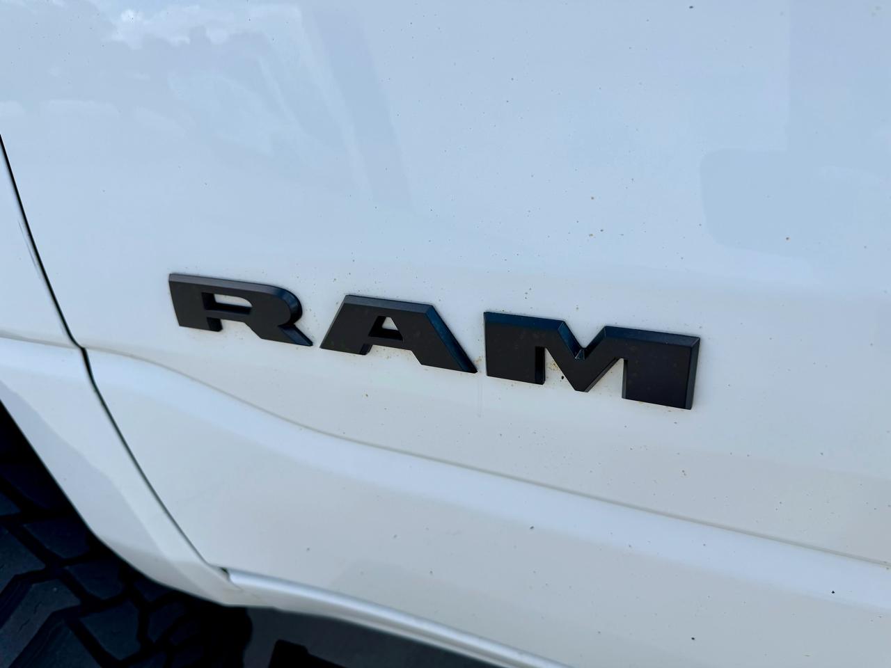RAM 1500 Big Horn 4x4 Crew Cab 5'7" Box 2020