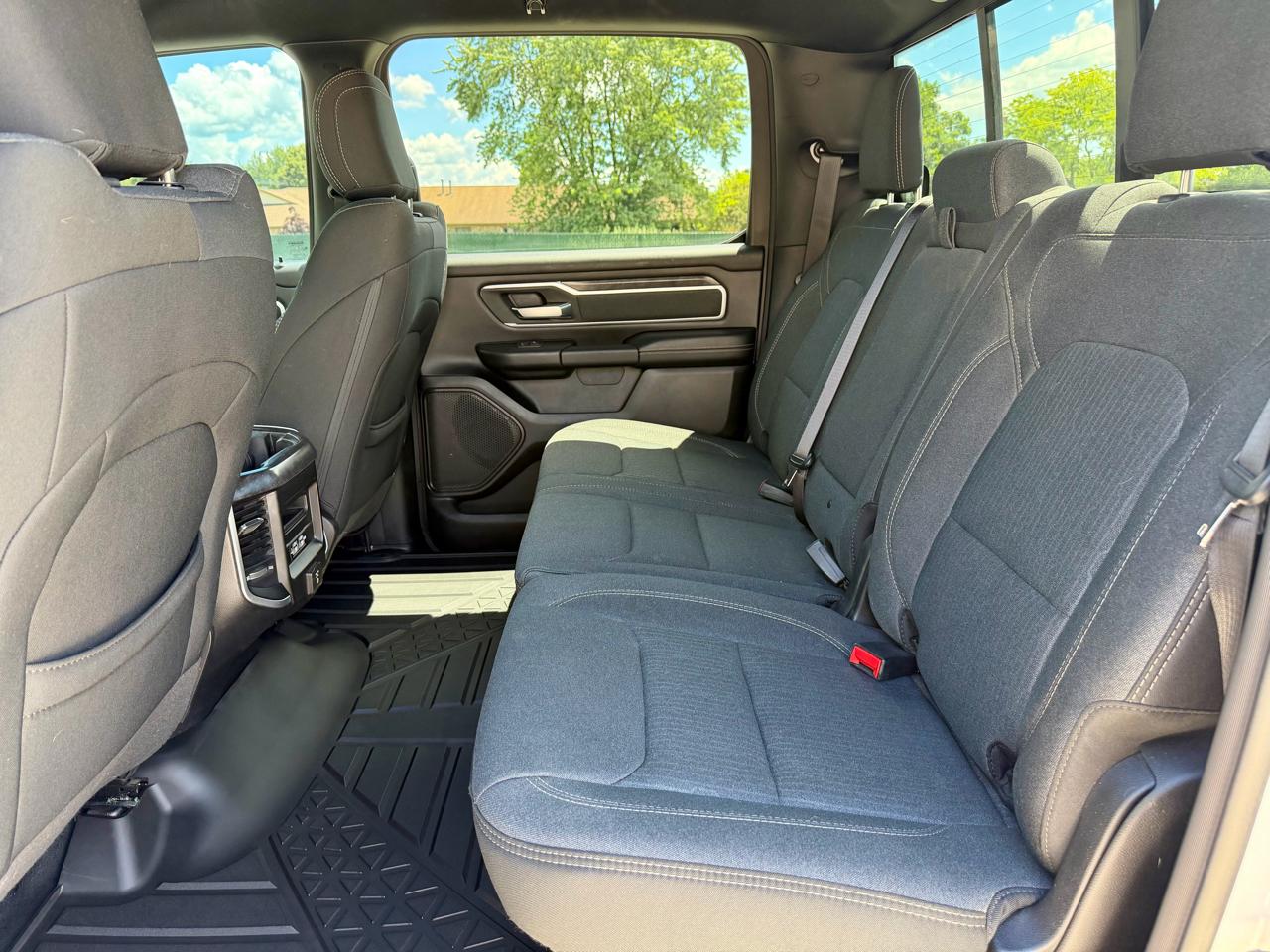 RAM 1500 Big Horn 4x4 Crew Cab 5'7" Box 2020