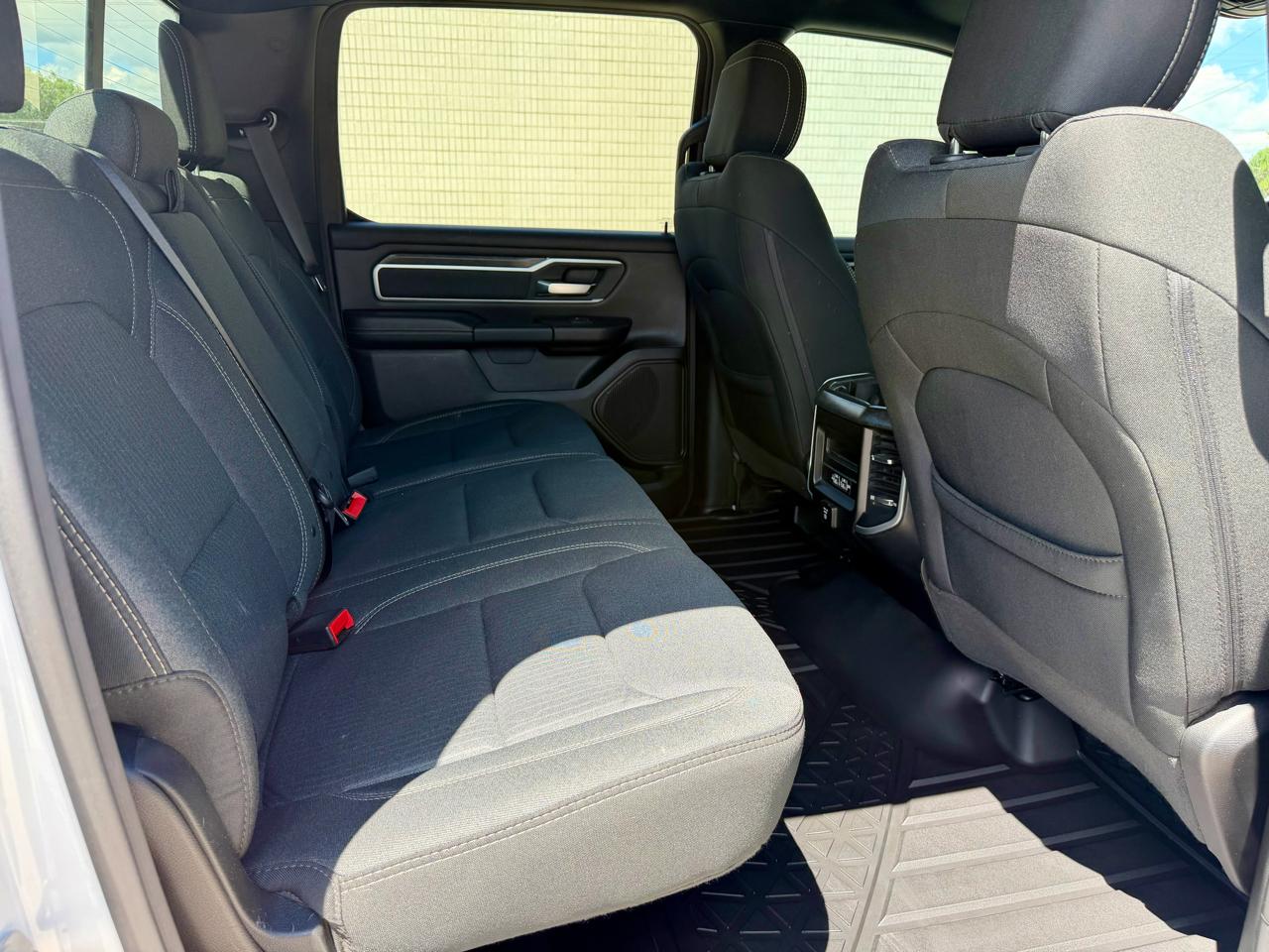 RAM 1500 Big Horn 4x4 Crew Cab 5'7" Box 2020
