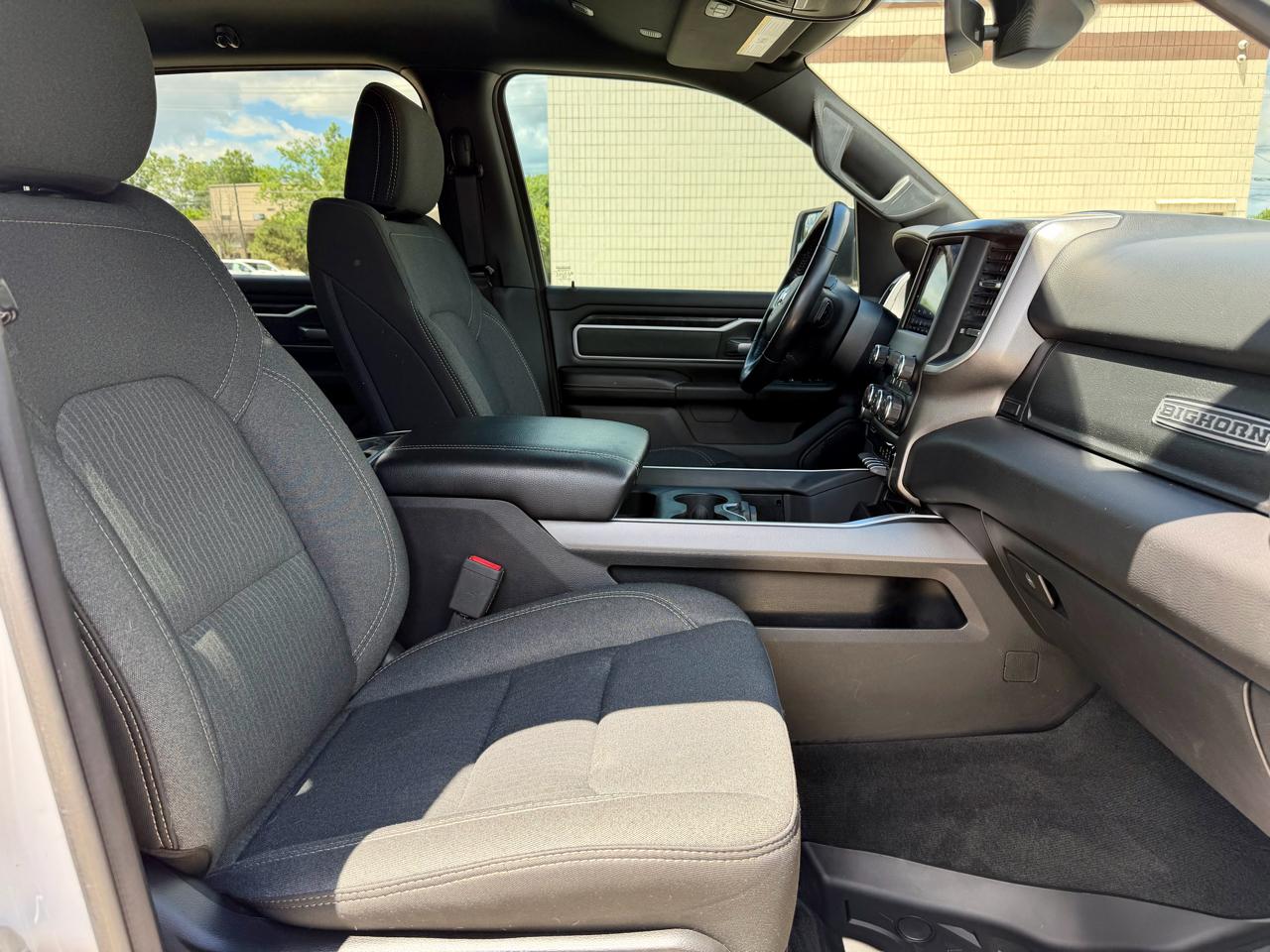 RAM 1500 Big Horn 4x4 Crew Cab 5'7" Box 2020