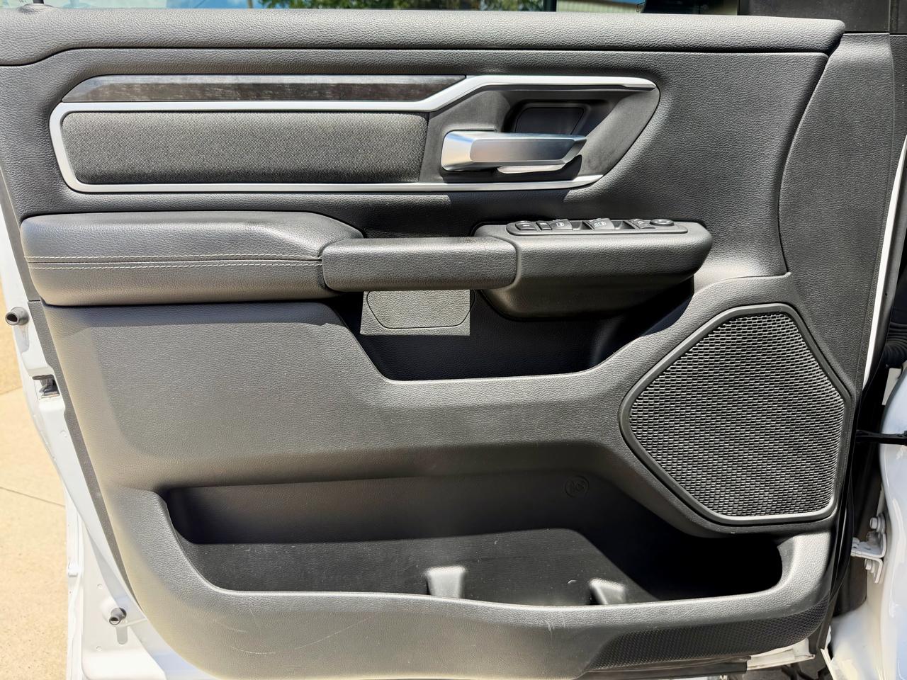 RAM 1500 Big Horn 4x4 Crew Cab 5'7" Box 2020