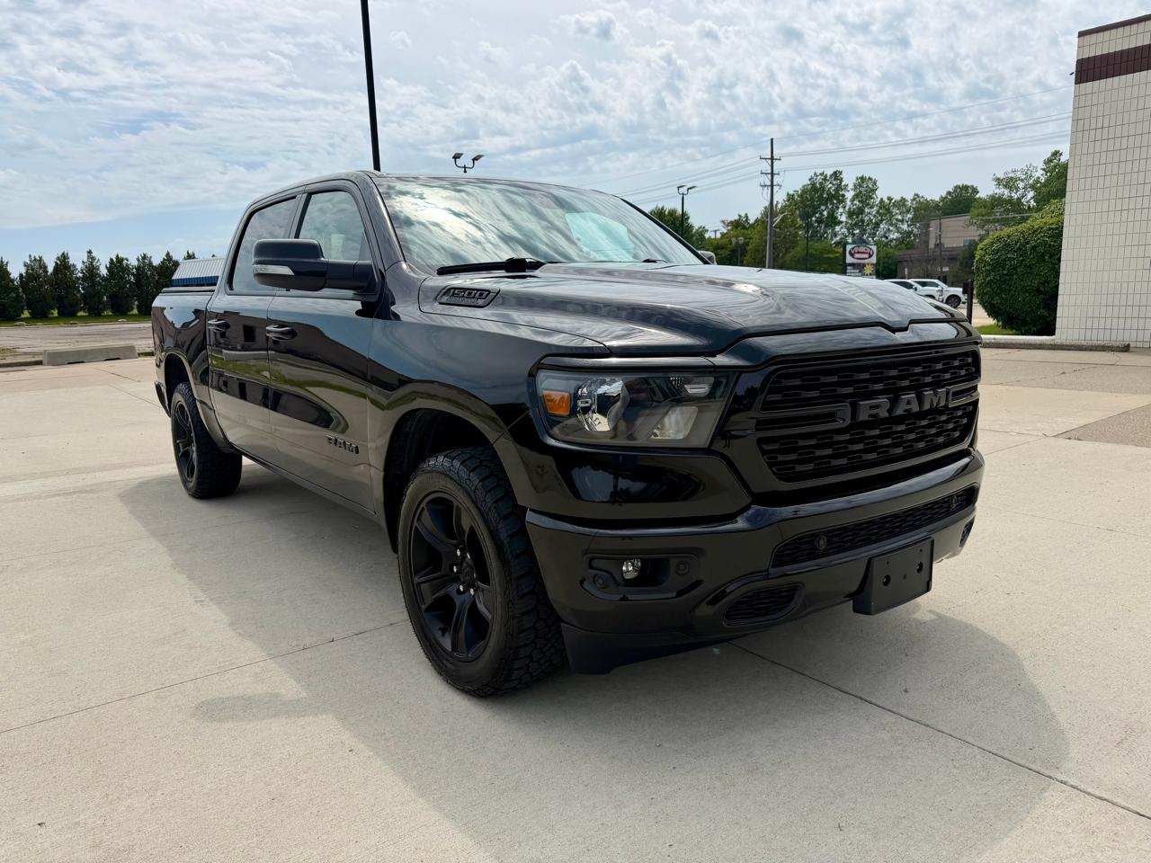 RAM 1500 Big Horn 4x4 Crew Cab 5'7" Box 2022
