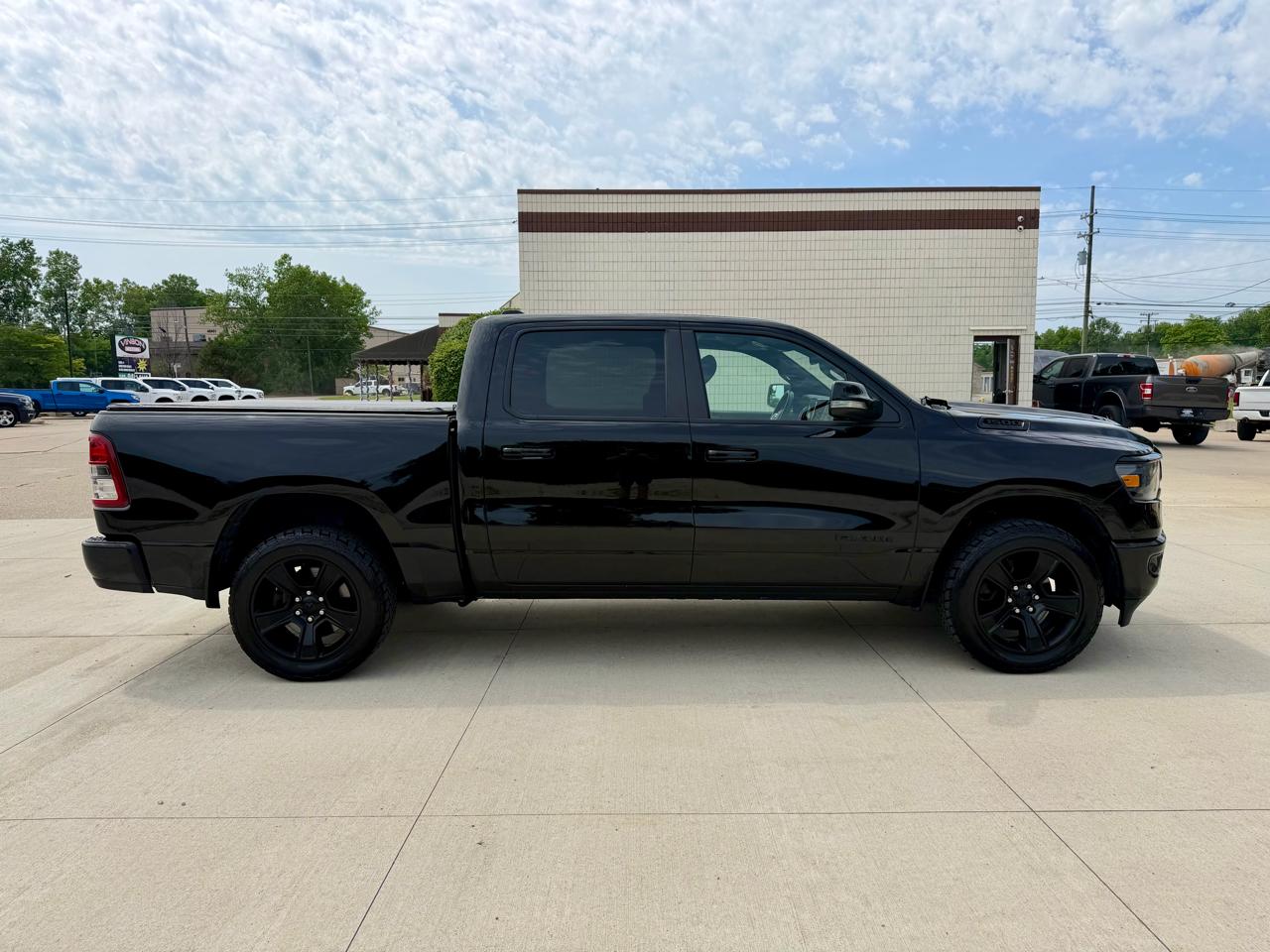 RAM 1500 Big Horn 4x4 Crew Cab 5'7" Box 2022
