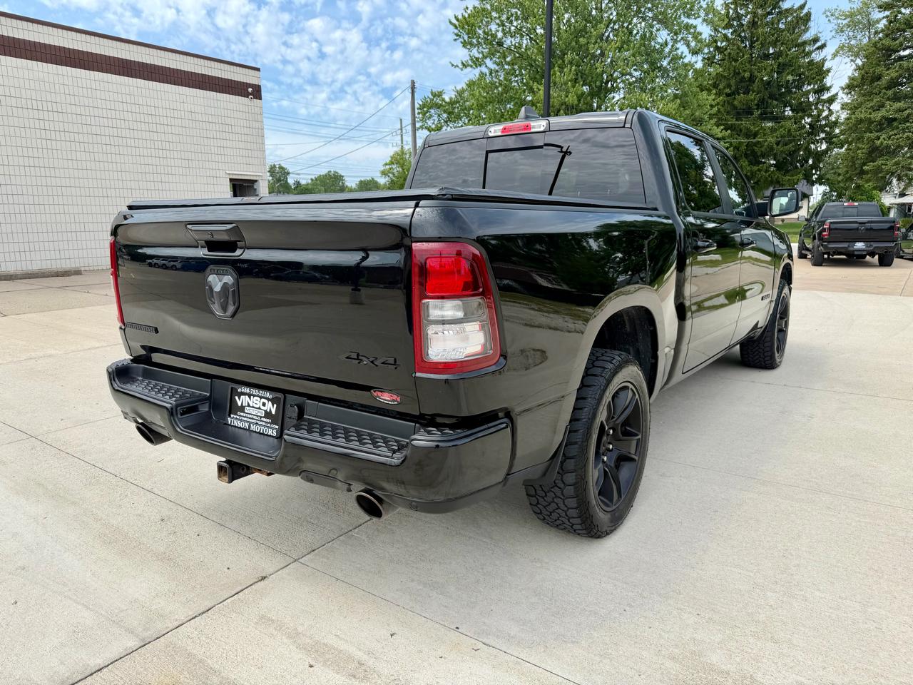 RAM 1500 Big Horn 4x4 Crew Cab 5'7" Box 2022