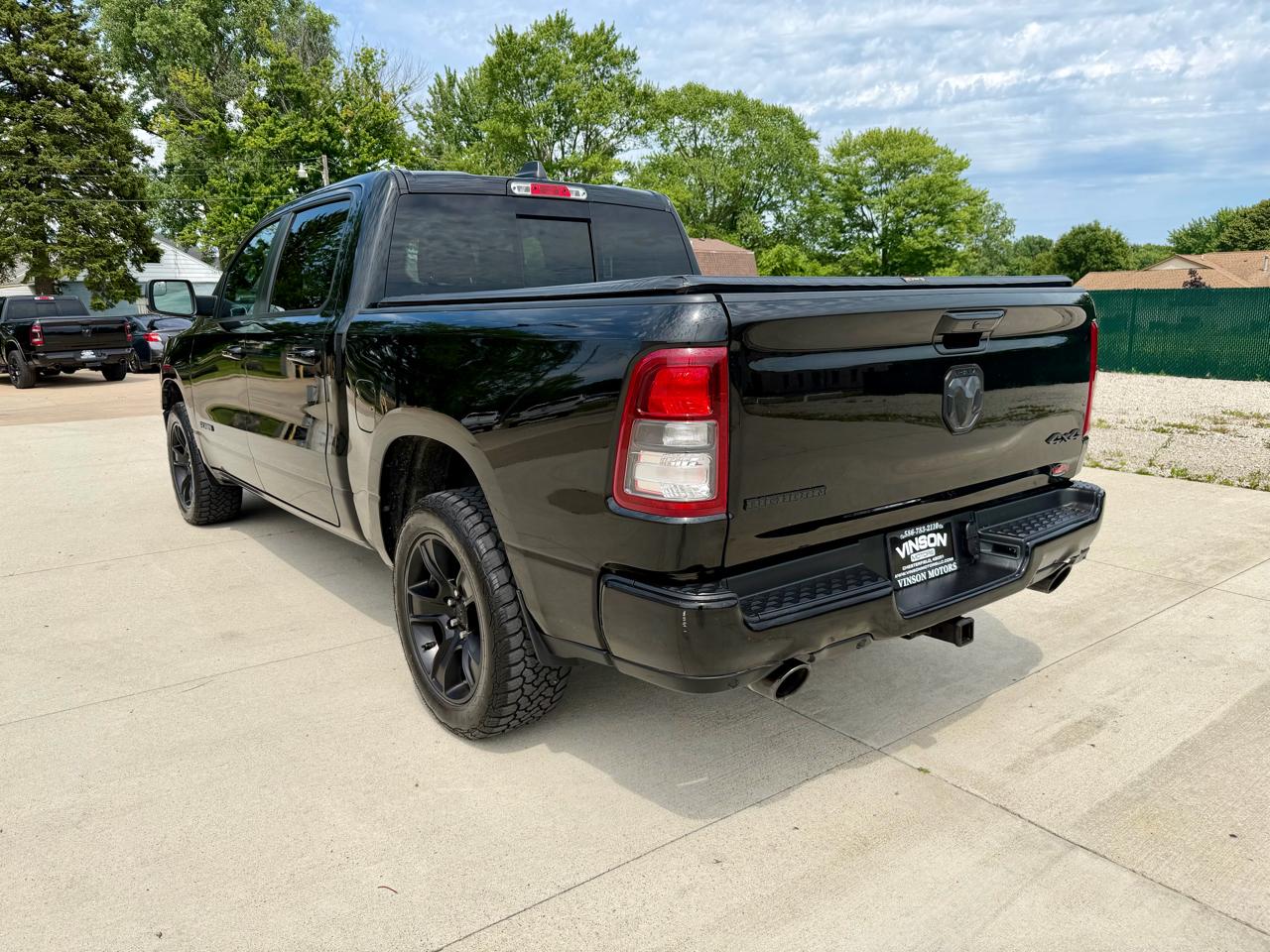RAM 1500 Big Horn 4x4 Crew Cab 5'7" Box 2022