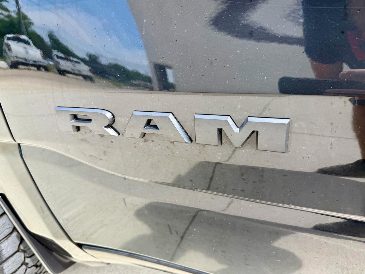 RAM 1500 Big Horn 4x4 Crew Cab 5'7" Box 2022