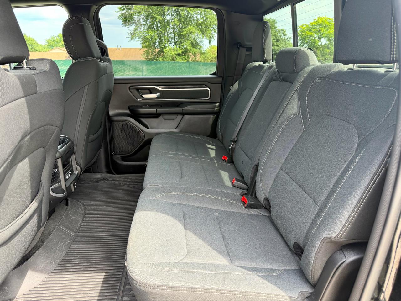RAM 1500 Big Horn 4x4 Crew Cab 5'7" Box 2022