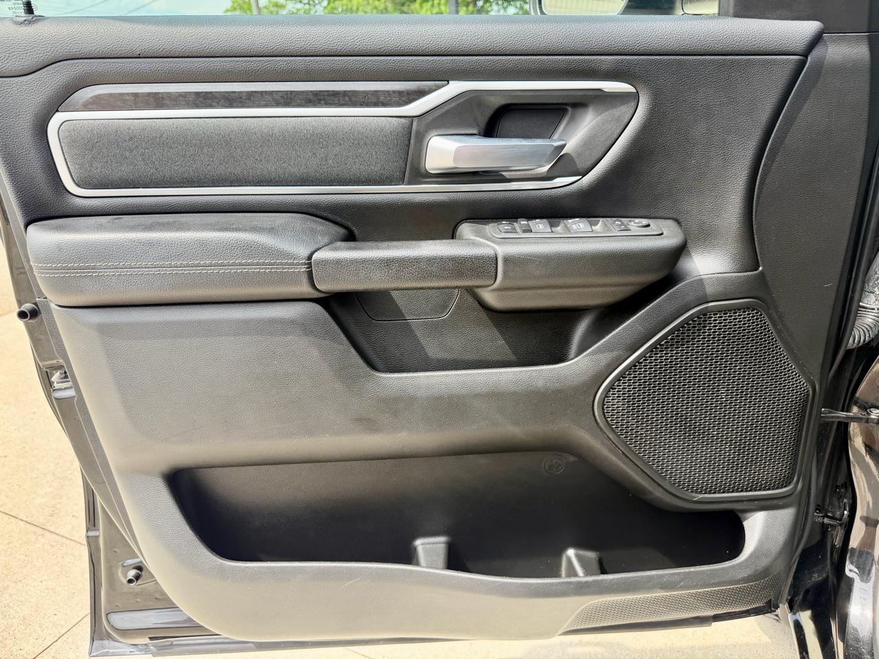 RAM 1500 Big Horn 4x4 Crew Cab 5'7" Box 2022