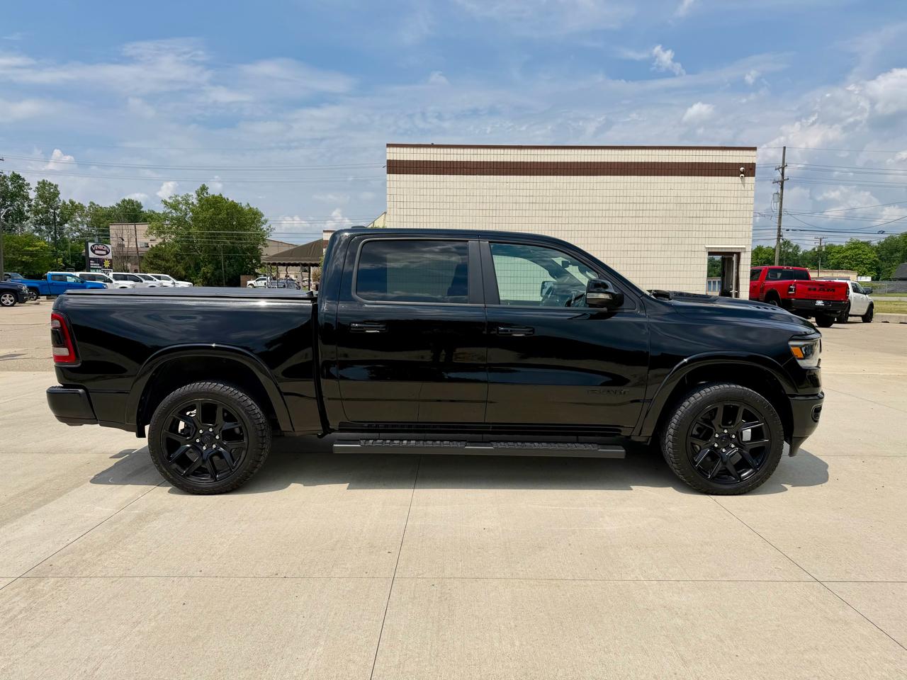 RAM 1500 Laramie 4x4 Crew Cab 5'7" Box 2022