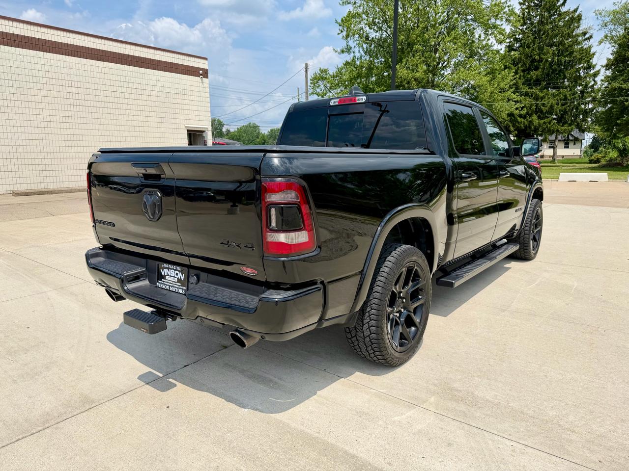 RAM 1500 Laramie 4x4 Crew Cab 5'7" Box 2022
