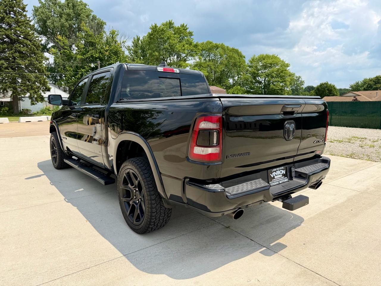 RAM 1500 Laramie 4x4 Crew Cab 5'7" Box 2022