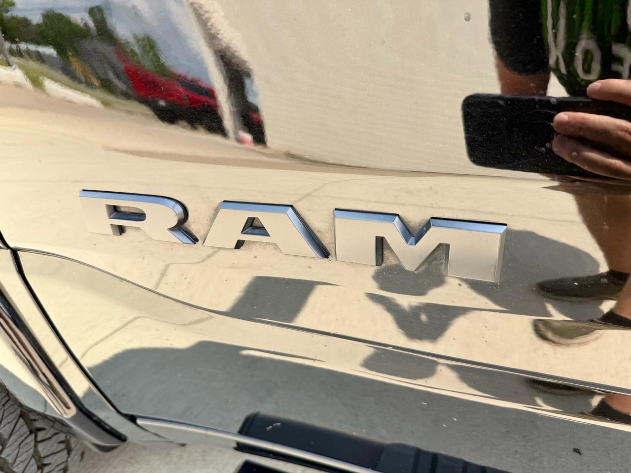 RAM 1500 Laramie 4x4 Crew Cab 5'7" Box 2022