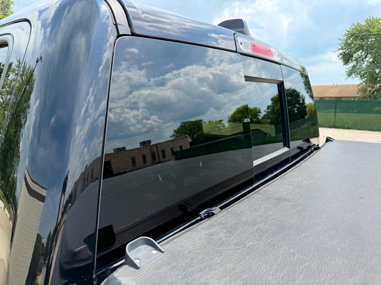 RAM 1500 Laramie 4x4 Crew Cab 5'7" Box 2022