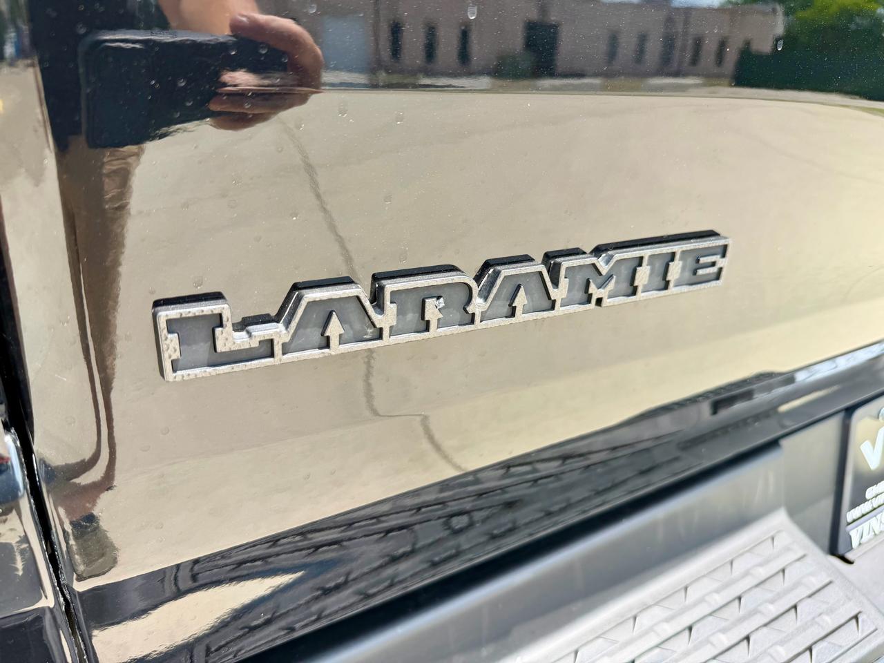 RAM 1500 Laramie 4x4 Crew Cab 5'7" Box 2022