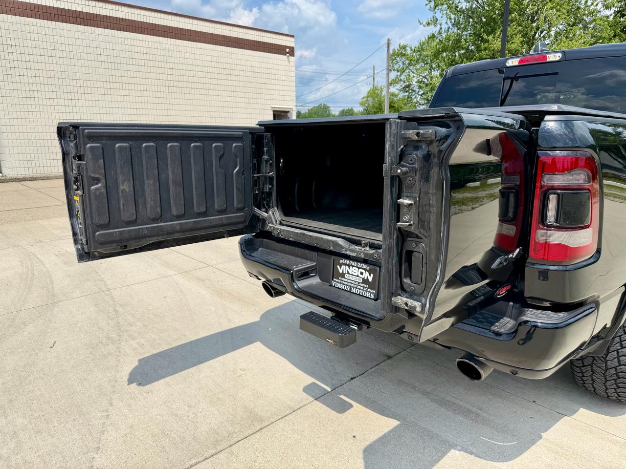 RAM 1500 Laramie 4x4 Crew Cab 5'7" Box 2022