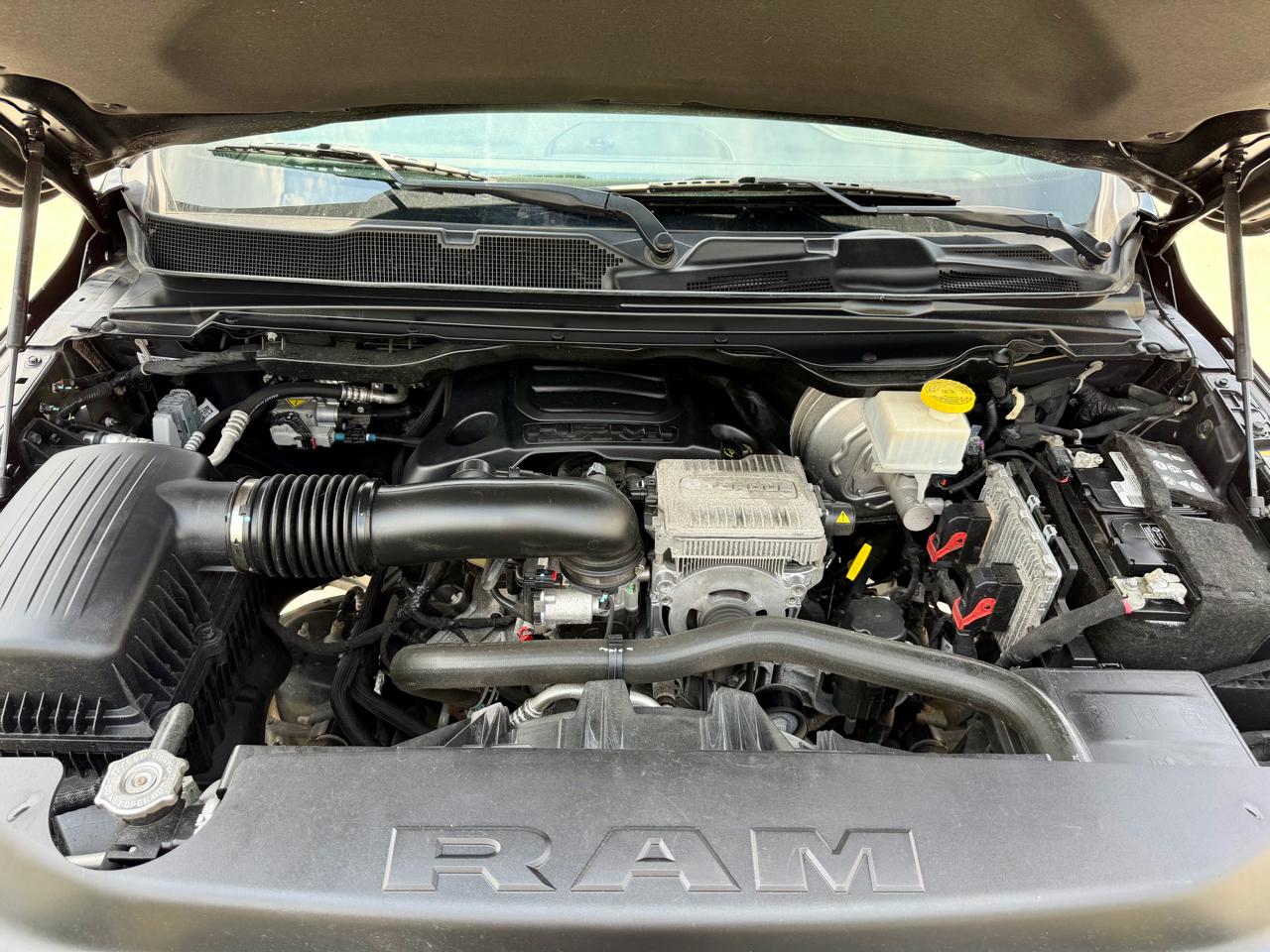 RAM 1500 Laramie 4x4 Crew Cab 5'7" Box 2022