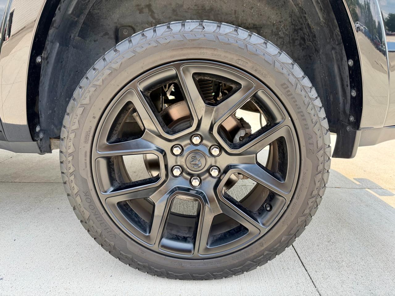 RAM 1500 Laramie 4x4 Crew Cab 5'7" Box 2022