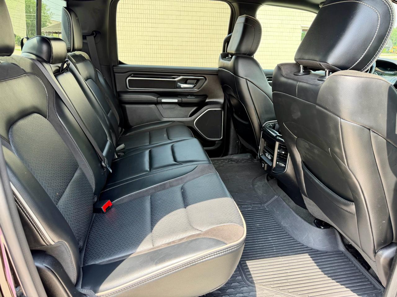RAM 1500 Laramie 4x4 Crew Cab 5'7" Box 2022
