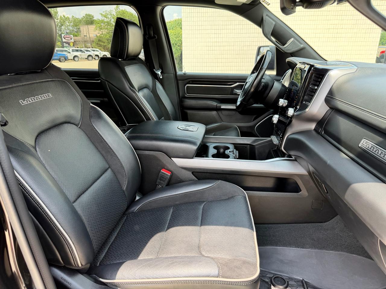 RAM 1500 Laramie 4x4 Crew Cab 5'7" Box 2022