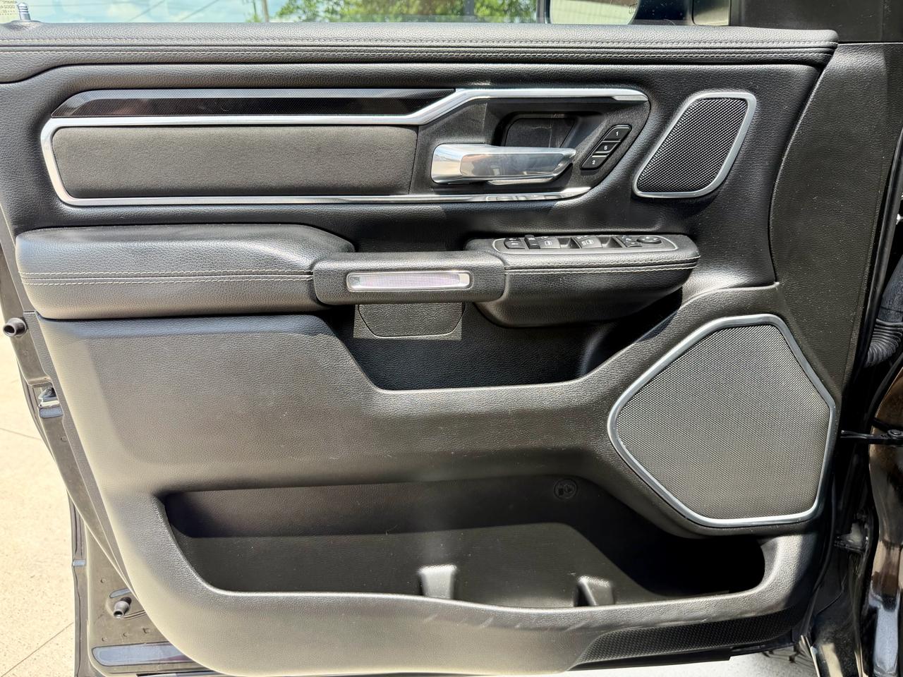 RAM 1500 Laramie 4x4 Crew Cab 5'7" Box 2022
