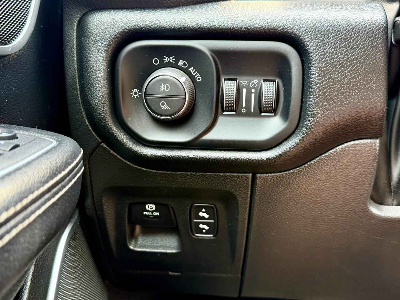 RAM 1500 Laramie 4x4 Crew Cab 5'7" Box 2022