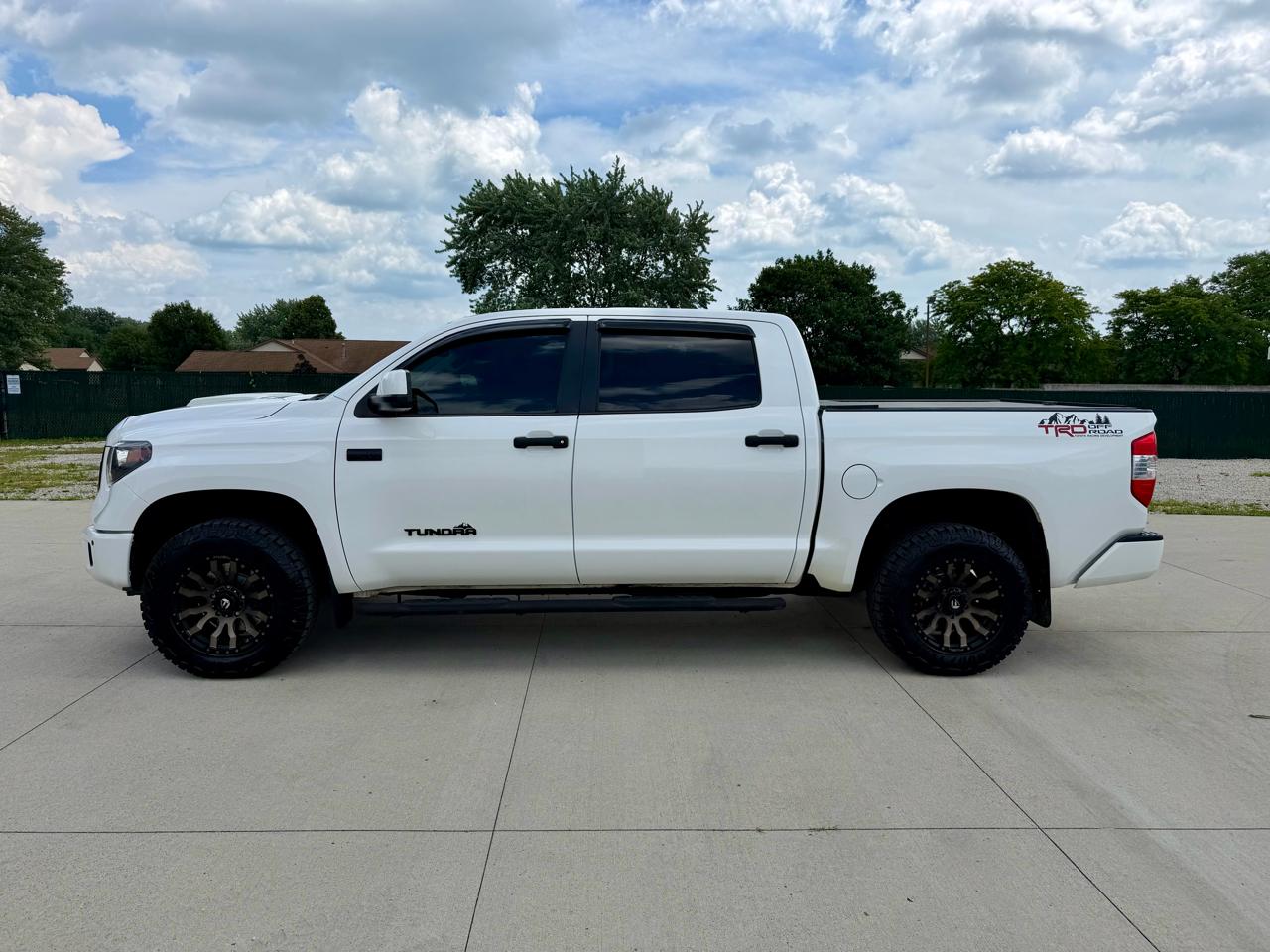 Toyota Tundra 4WD Truck CrewMax 5.7L V8 6-Spd AT SR5 (Natl) 2016