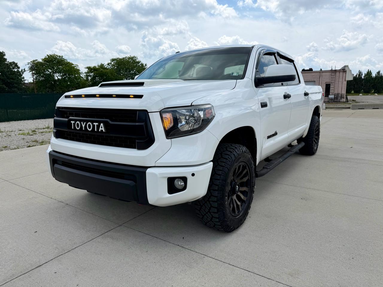 Toyota Tundra 4WD Truck CrewMax 5.7L V8 6-Spd AT SR5 (Natl) 2016
