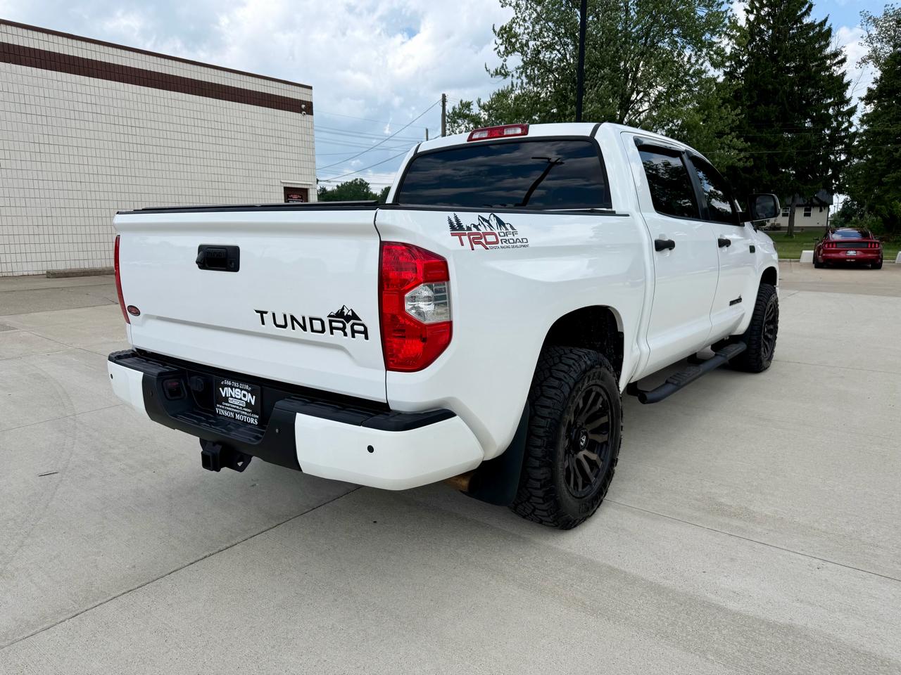 Toyota Tundra 4WD Truck CrewMax 5.7L V8 6-Spd AT SR5 (Natl) 2016