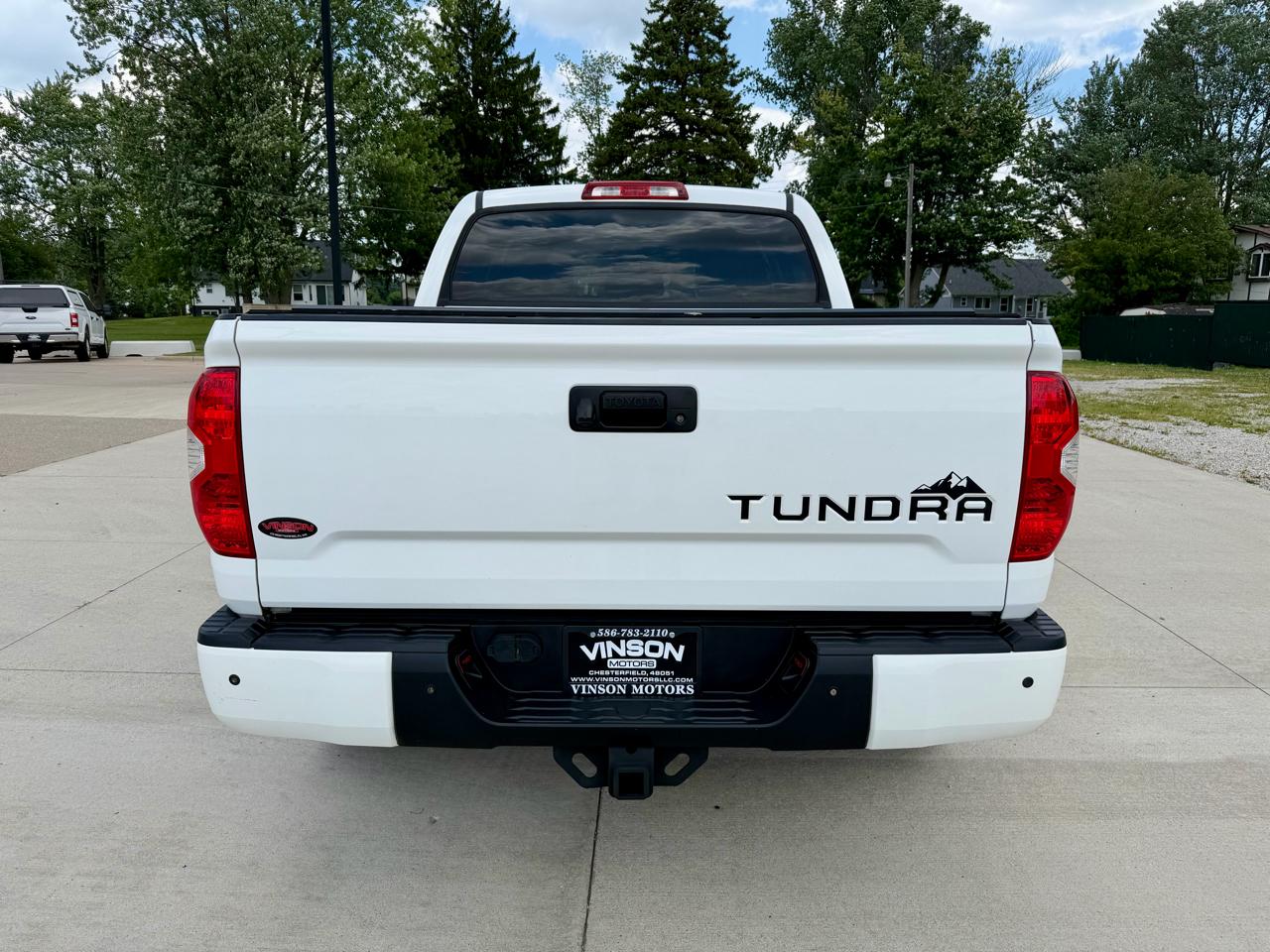 Toyota Tundra 4WD Truck CrewMax 5.7L V8 6-Spd AT SR5 (Natl) 2016
