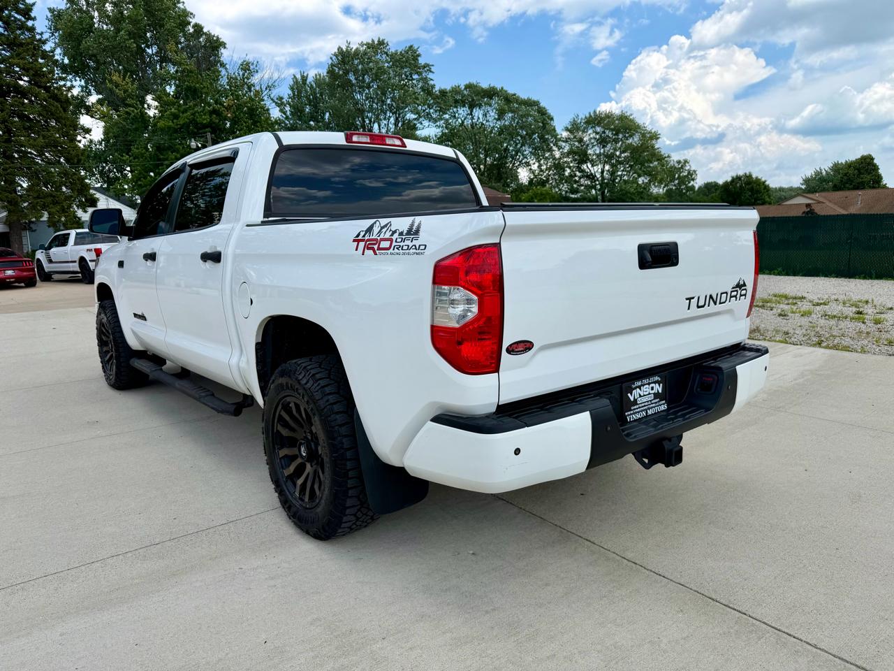 Toyota Tundra 4WD Truck CrewMax 5.7L V8 6-Spd AT SR5 (Natl) 2016