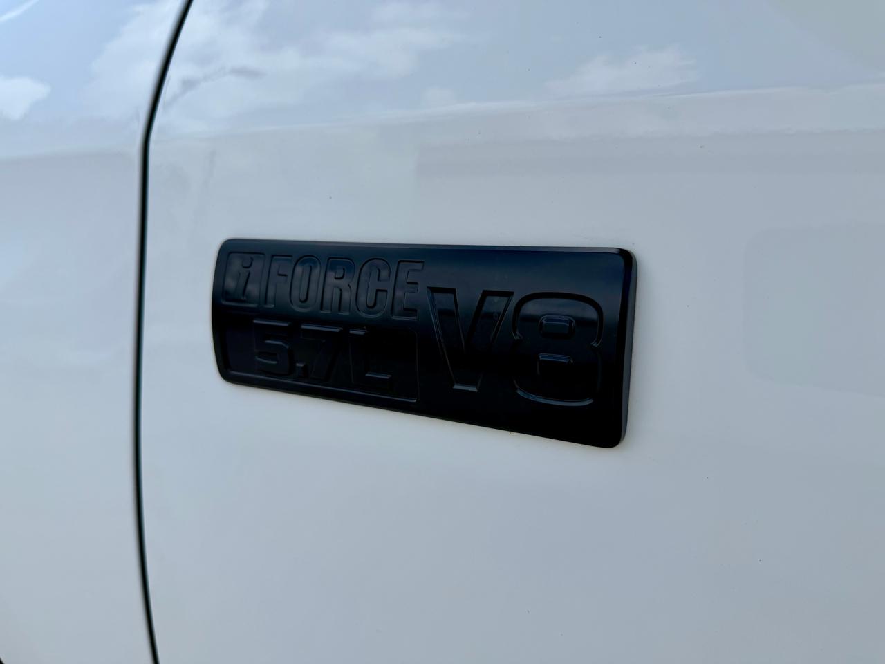 Toyota Tundra 4WD Truck CrewMax 5.7L V8 6-Spd AT SR5 (Natl) 2016