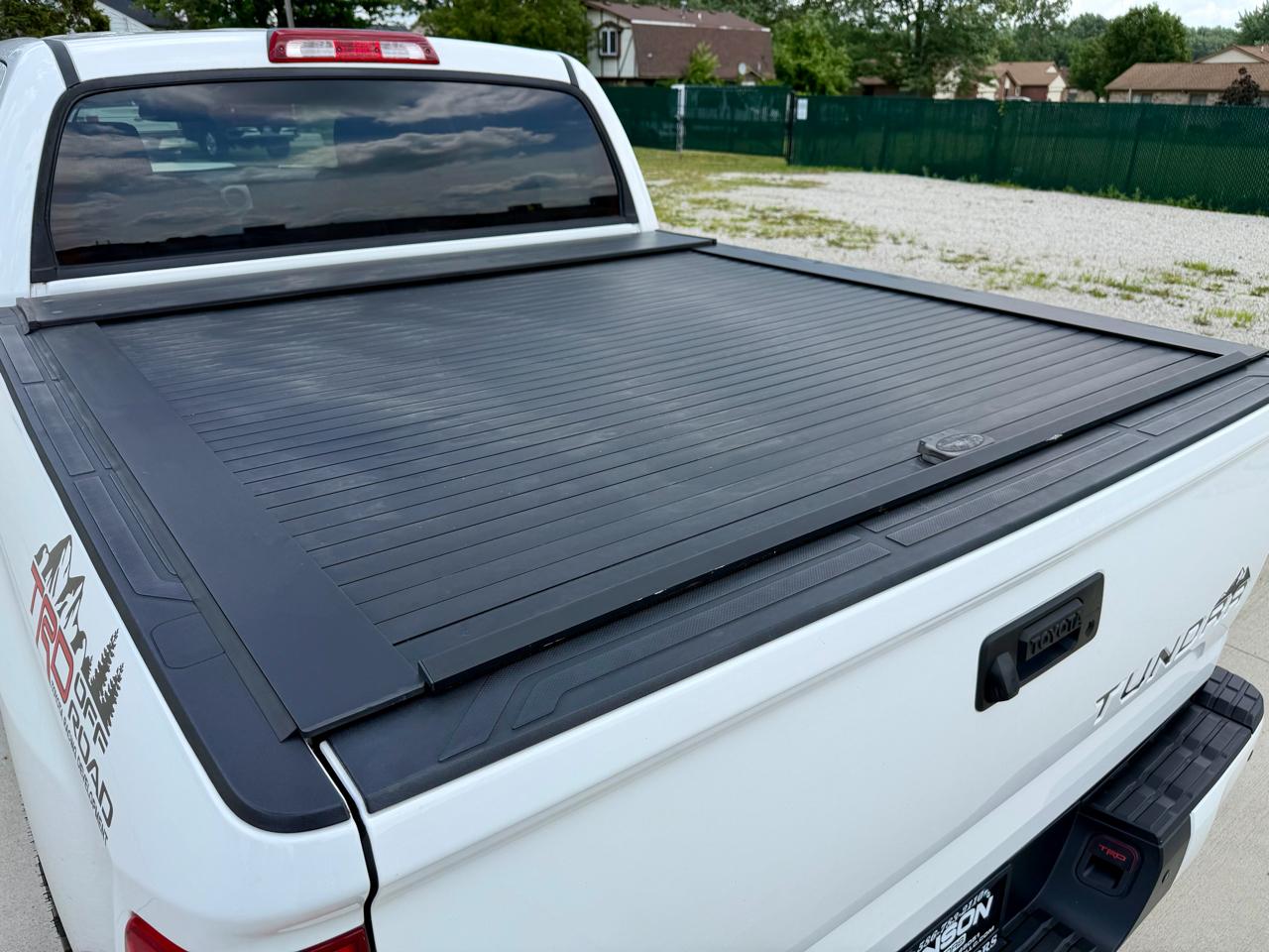 Toyota Tundra 4WD Truck CrewMax 5.7L V8 6-Spd AT SR5 (Natl) 2016