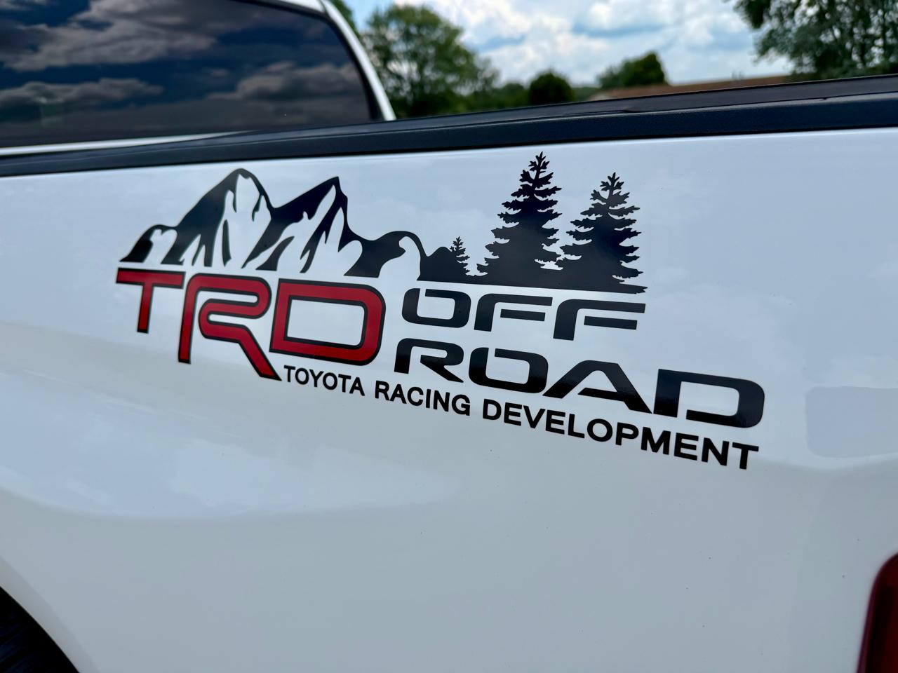 Toyota Tundra 4WD Truck CrewMax 5.7L V8 6-Spd AT SR5 (Natl) 2016