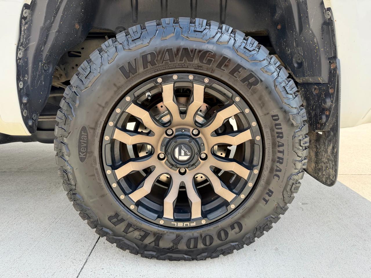 Toyota Tundra 4WD Truck CrewMax 5.7L V8 6-Spd AT SR5 (Natl) 2016