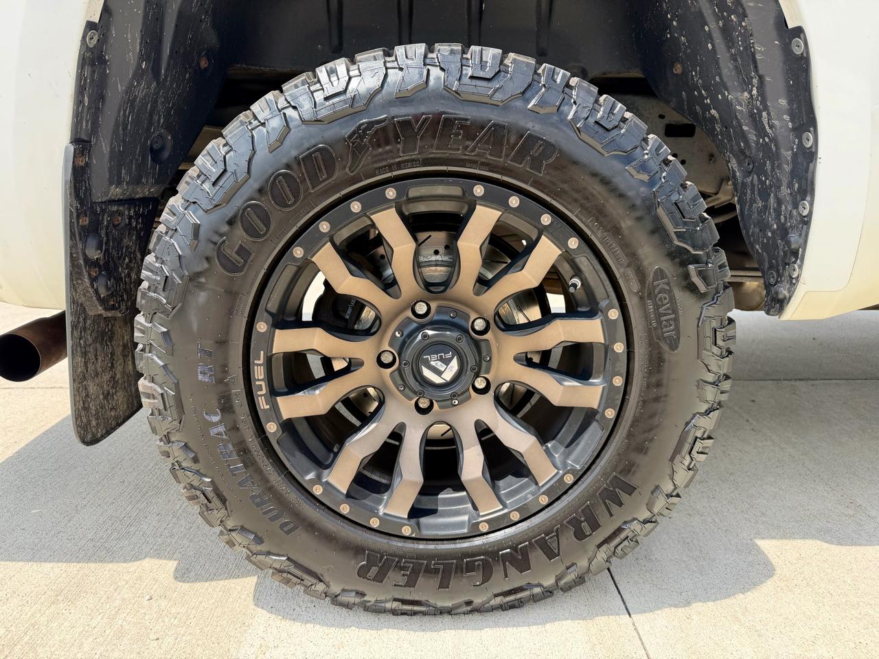 Toyota Tundra 4WD Truck CrewMax 5.7L V8 6-Spd AT SR5 (Natl) 2016
