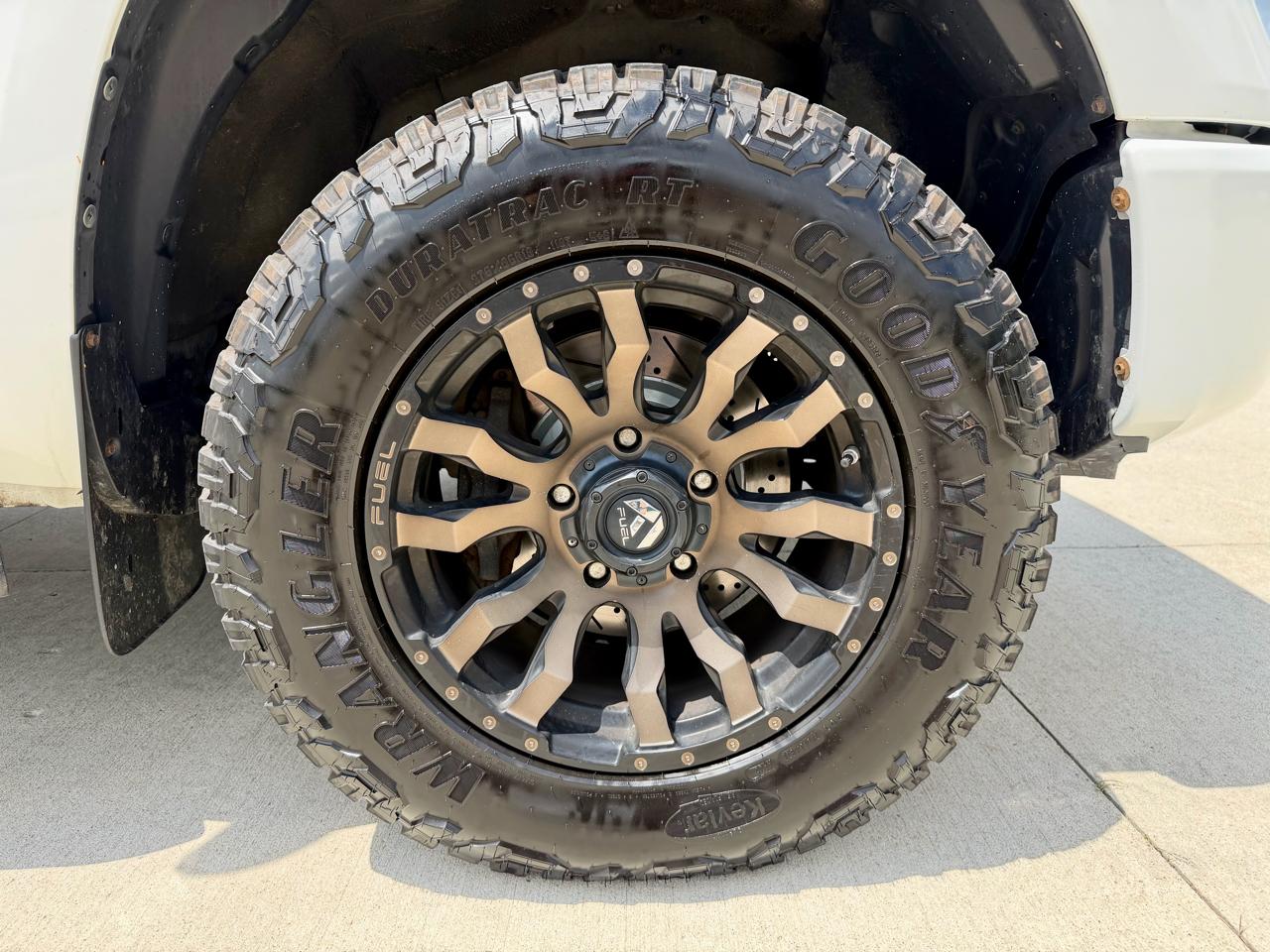 Toyota Tundra 4WD Truck CrewMax 5.7L V8 6-Spd AT SR5 (Natl) 2016