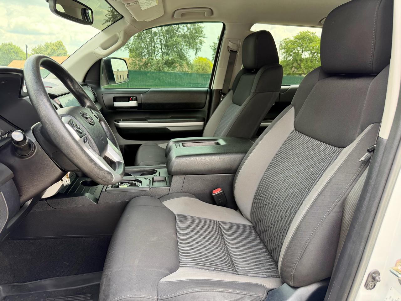 Toyota Tundra 4WD Truck CrewMax 5.7L V8 6-Spd AT SR5 (Natl) 2016