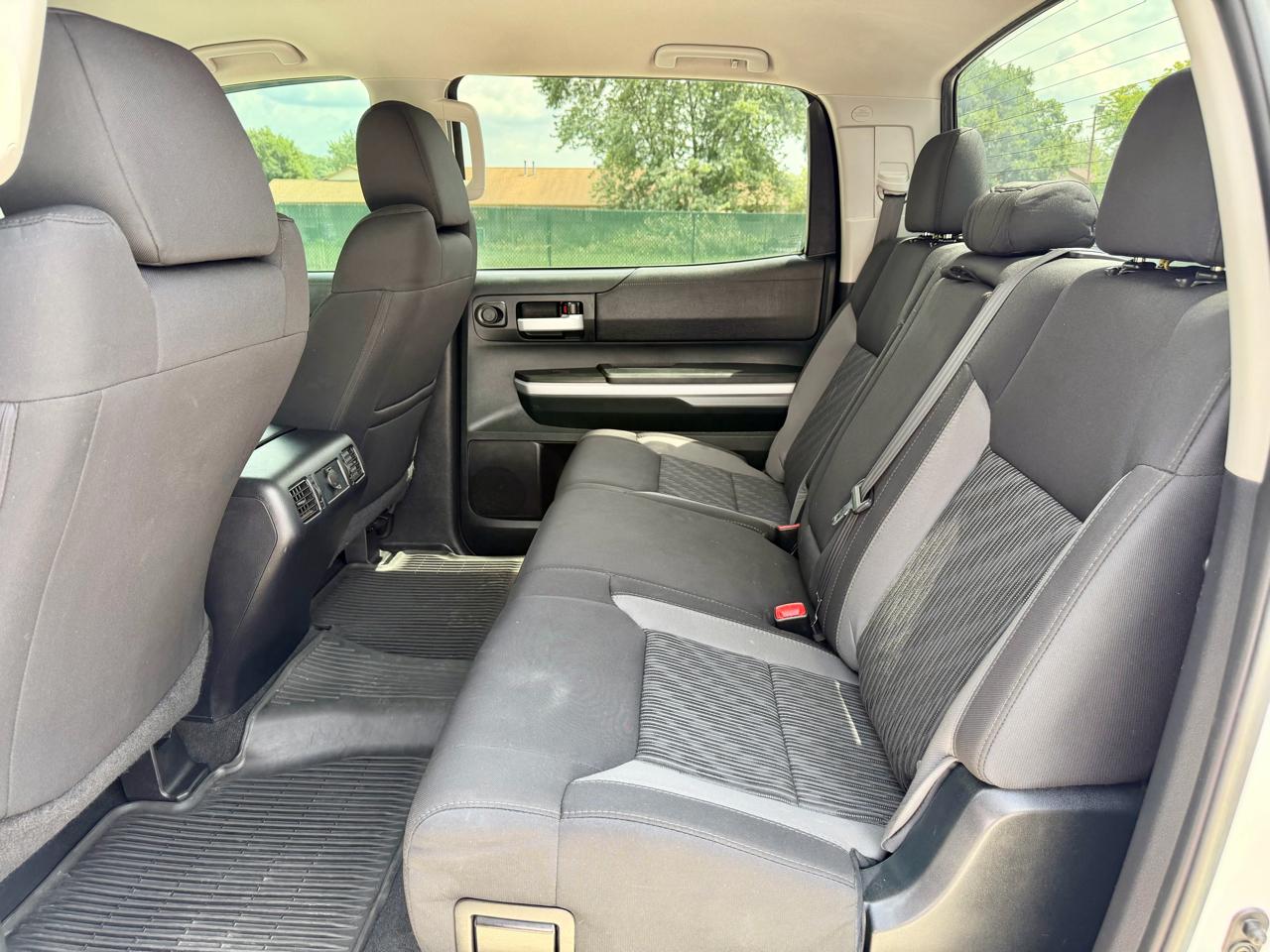 Toyota Tundra 4WD Truck CrewMax 5.7L V8 6-Spd AT SR5 (Natl) 2016