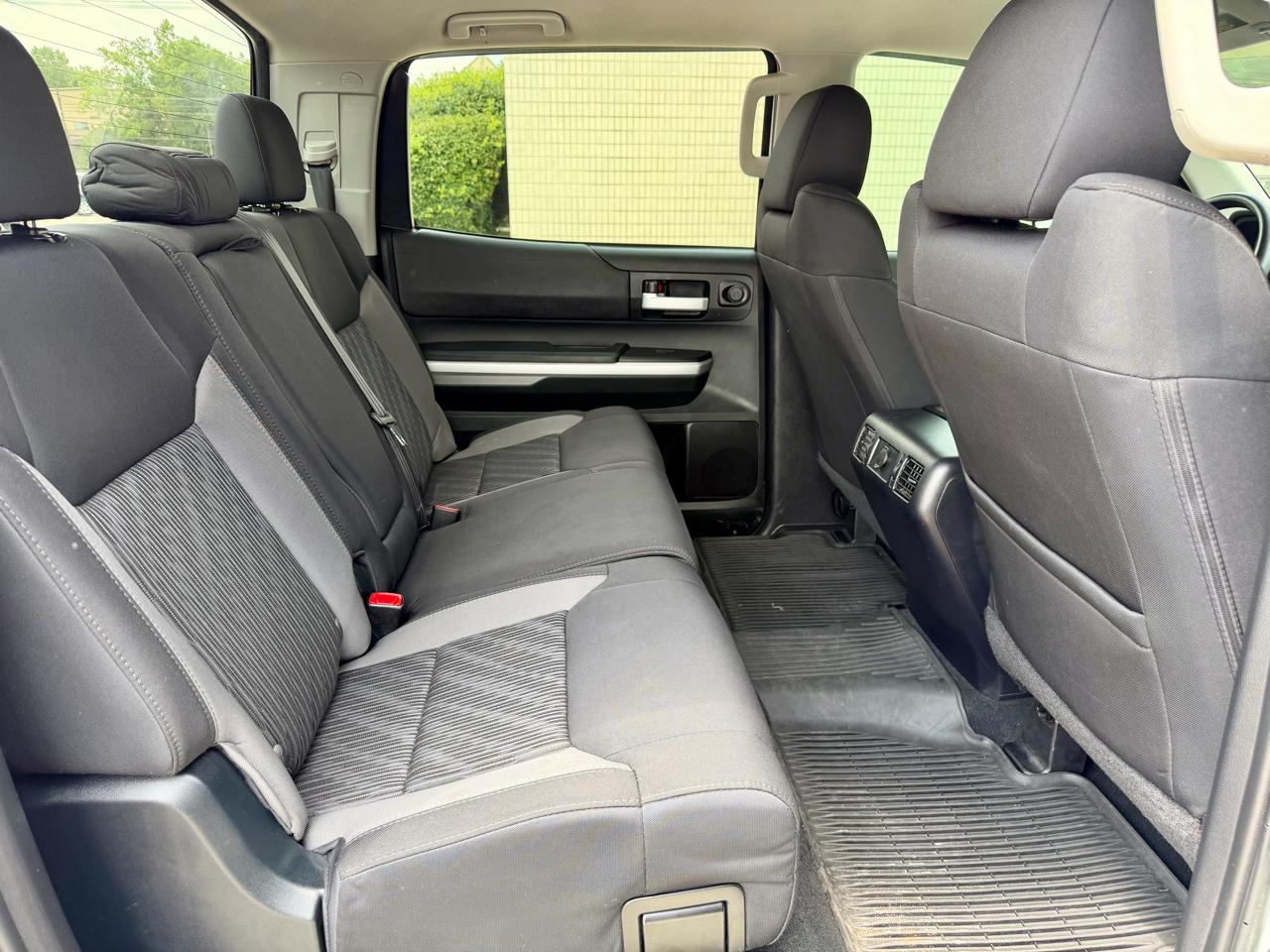 Toyota Tundra 4WD Truck CrewMax 5.7L V8 6-Spd AT SR5 (Natl) 2016