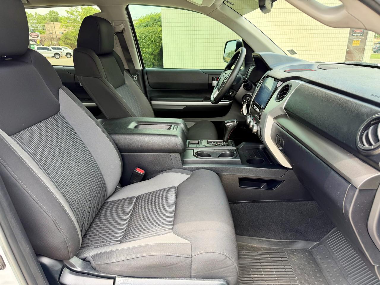 Toyota Tundra 4WD Truck CrewMax 5.7L V8 6-Spd AT SR5 (Natl) 2016