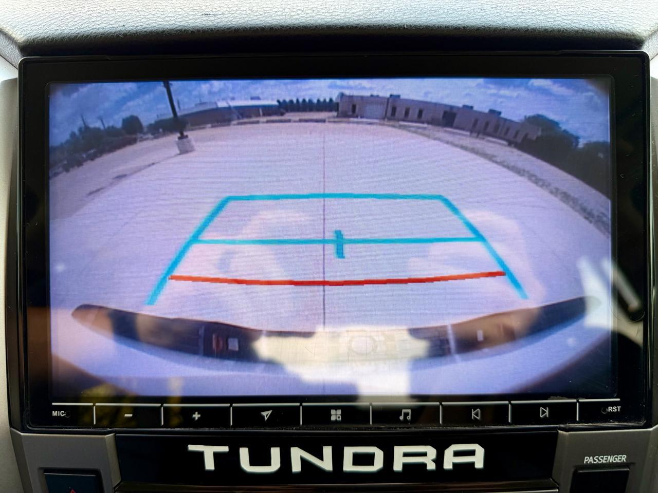 Toyota Tundra 4WD Truck CrewMax 5.7L V8 6-Spd AT SR5 (Natl) 2016