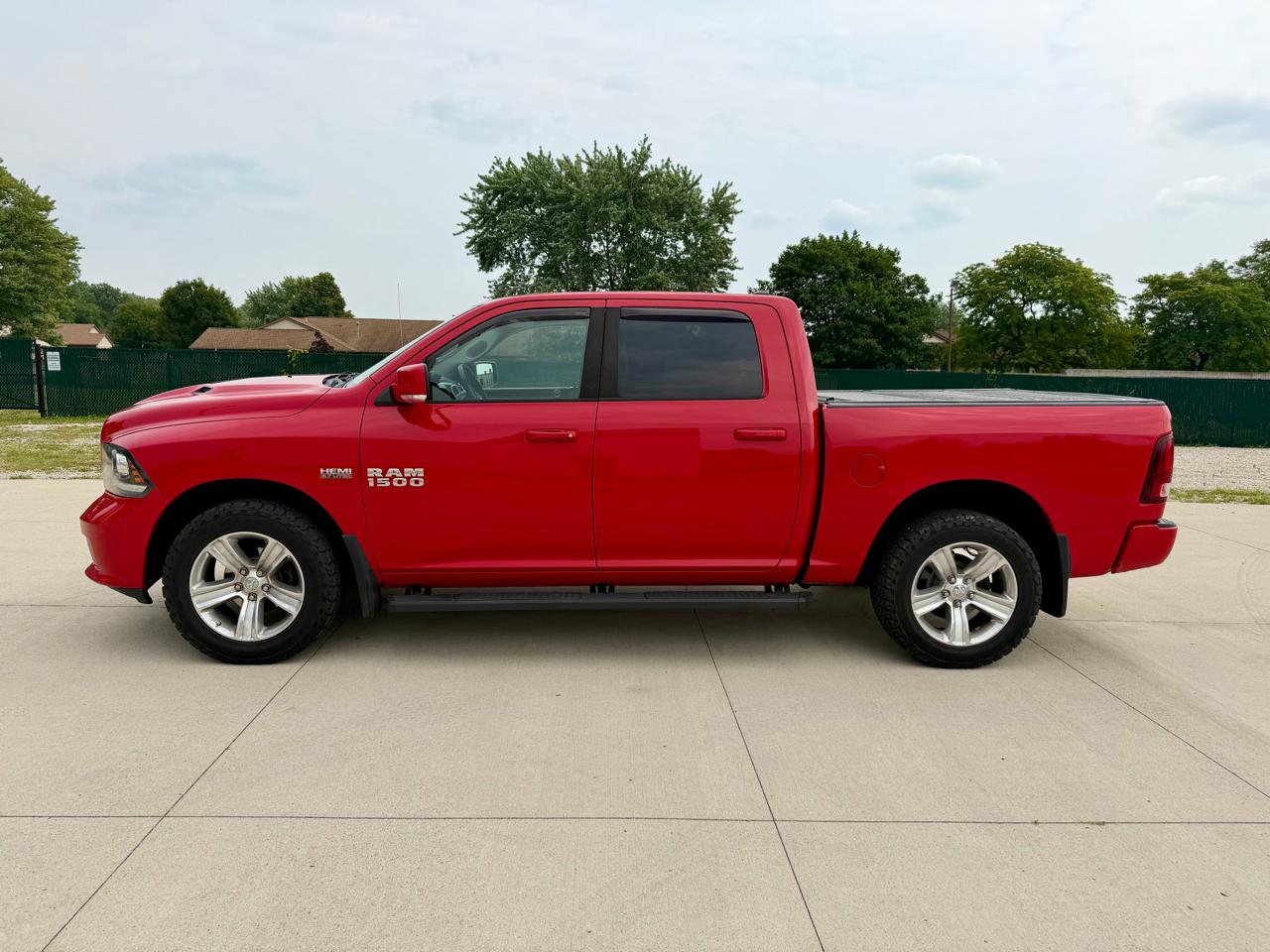RAM 1500 4WD Crew Cab 140.5" Sport 2016