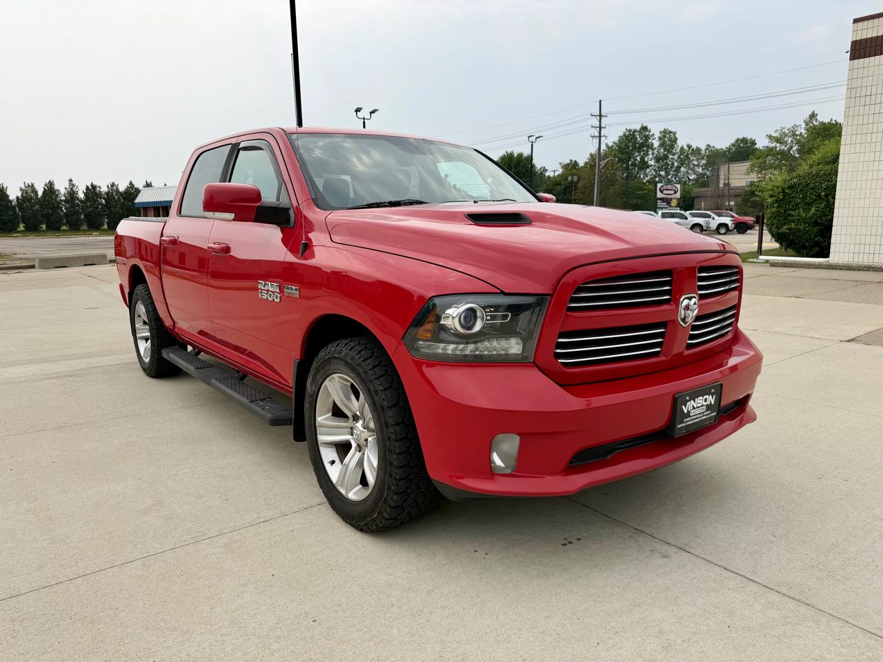 RAM 1500 4WD Crew Cab 140.5" Sport 2016