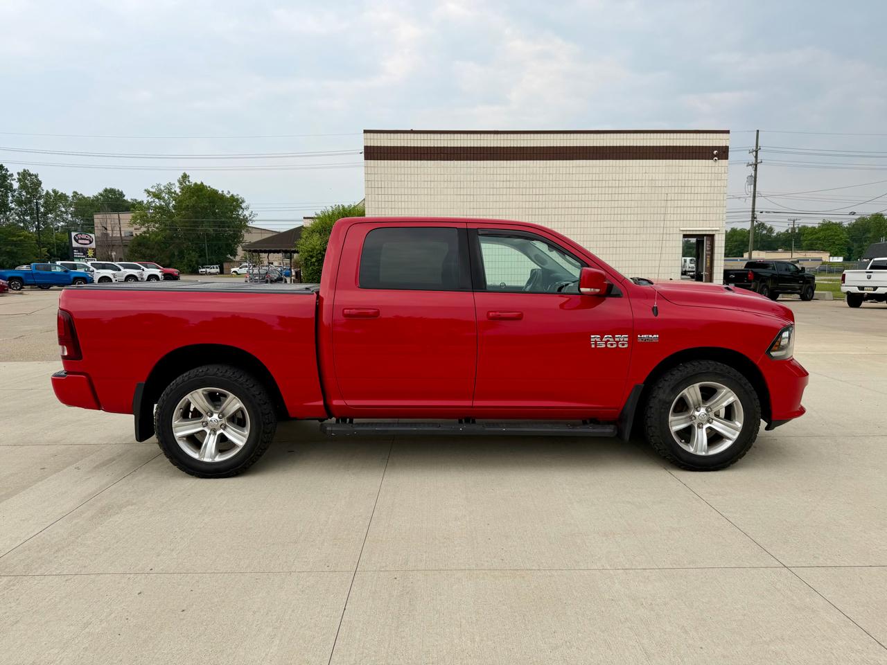 RAM 1500 4WD Crew Cab 140.5" Sport 2016