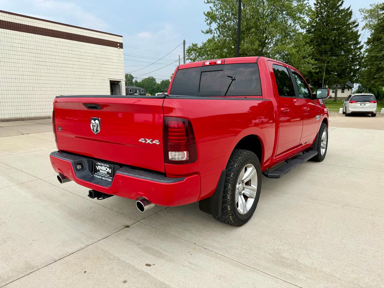 RAM 1500 4WD Crew Cab 140.5" Sport 2016